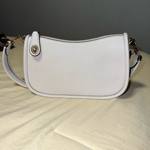 Coach Swinger 20 in Chalk w Brass